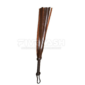 Flogger de Cuero de Alta Calidad con Colas Flexibles y Mango de Agarre Firme, Diseñado para un Rendimiento Duradero y con Estilo - Product Image 3