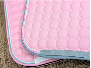 Manta de Silla de Montar Premium Rosa Acolchada Hexagonal para Equitación - Product Image 4