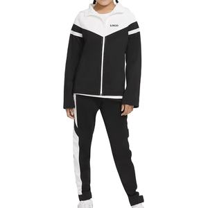 Nouveau design coupe régulière avec logo personnalisé veste à fermeture éclair complète ensemble de survêtement pour femmes en coton confortable et respirant - Product Image 1