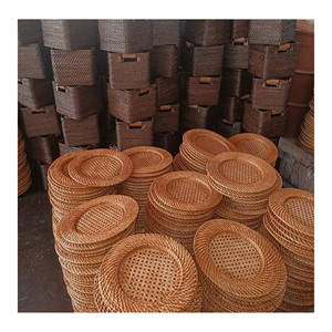 Assiettes de présentation en rotin, fabriquées à partir de matériau en rotin tressé, pour la décoration de table, l'agencement des repas et la mise en scène d'événements au Vietnam. - Product Image 4