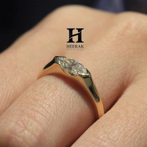 Anillo de compromiso minimalista de oro de 14K con diamante de laboratorio de corte marquesa de lujo oriental-oeste, engaste de bisel, joyería solitaria moderna - Product Image 1