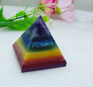 Pyramide de pierres de cristal authentiques des sept chakras, très demandée, pour l'énergie Reiki, disponible à un prix compétitif. - Product Image 4