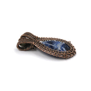 จี้ห้อยคอทำมือประดับโซดาไลต์แบบพันลวด – พลอยทรงลูกแพร์ธรรมชาติ, จี้ทองแดงชุบโรเดียมสีดำสำหรับขายส่ง - Product Image 2