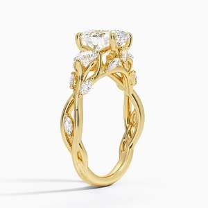 Bague de fiançailles Secret Garden en or 14K 18K avec trois diamants ovales de laboratoire, taille ronde et marquise - Product Image 3