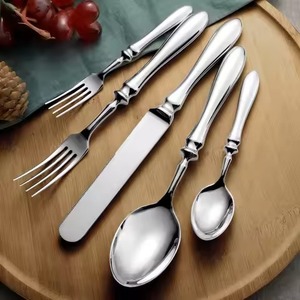 Collection de luxe pour la salle à manger : Ensemble de couverts en métal, cuillère, fourchette, couteau en acier inoxydable, finition élégante pour la cuisine - Product Image 2