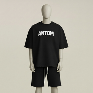 Ensemble survêtement homme personnalisé en fibre de bambou respirante, coupe oversize, avec t-shirt et short, imprimé graphique, noir uni, pour l'automne - Product Image 2