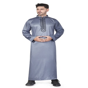 Qamis gris en polyester pour homme, col montant, manches longues, longueur ras du sol, tenue de prière modeste, Moyen-Orient, pour adultes, été, Aïd, usage quotidien - Product Image 1