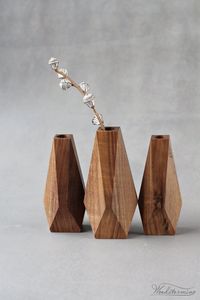 Jarrón de flores de madera con acabado quemado, hecho a mano, estilo rústico, para decoración de mesa, estante o regalo. - Product Image 1