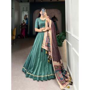 Vêtements de mariage en soie Chinon Elegant Lehenga Choli avec Dupata pour les mariées - Product Image 4