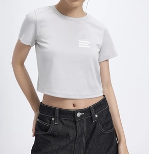 Meilleure vente d'été : T-shirt femme à manches courtes, coupe ajustée, crop top pour adolescentes et femmes, haute qualité, basique mais au look élégant - Product Image 3