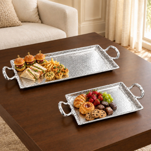 Juego de bandejas rectangulares de aluminio con acabado plateado refinado, texturizadas y con asas. |   Vajilla Elegante para Mesa de Comedor - Product Image 3