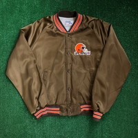 Chalk Line Unisex Cleveland pour Blouson Bomber en Satin avec Fermeture Éclair, Logo Brodé sur le Devant, Col Rabattu, Coupe Classique, Hiver Décontracté
