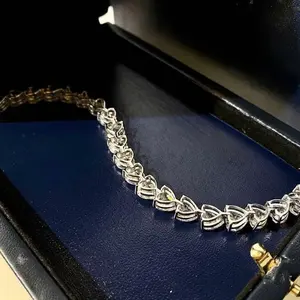 Bracelet tennis classique pour enfants en argent sterling plaqué or blanc 14 carats, avec moissanite cœur VVS1 de 4 mm et 17 carats au total - Product Image 2