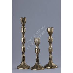 Ensemble de 3 bougeoirs modernes en métal sur pied, tailles personnalisées, grands chandeliers décoratifs vintage faits à la main pour cadeaux de Noël et décoration intérieure - Product Image 1