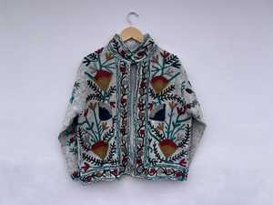 Chaqueta de Invierno de Algodón Ecológico Transpirable Acolchada con Diseño Floral Suzani para Mujer, Hecha a Mano, Bordada, con Cuello Alto, Estilo Bohemio - Product Image 4