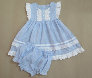 Conjunto de Vestido para Bebé Niña con Rayas Rosas y Detalles de Encaje Blanco - Product Image 4