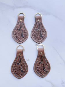 Porte-clés en cuir véritable fait main par un designer occidental, durable, léger, accessoire cadeau unisexe - Product Image 4