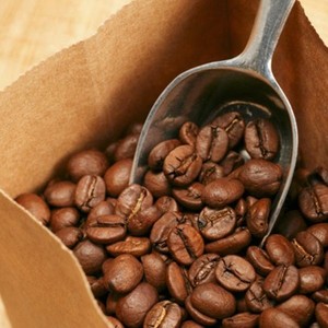 เมล็ดกาแฟเวียดนามโรบัสต้าฮันนี่ S14 (สำหรับเอสเพรสโซ) คั่วบดพร้อมจำหน่าย ผลิตภัณฑ์ส่งออกคุณภาพพรีเมียม พร้อมบริการติดแบรนด์บนถุงกาแฟตามสั่ง - Product Image 1