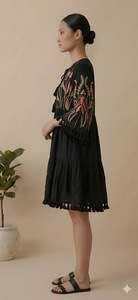 Robe maxi bohème noire tissée décontractée avec boutons, manches courtes, coupe ample, col rond, en coton, pour l'été - Product Image 2