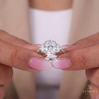 Bague de fiançailles en or massif avec diamant de laboratoire taille ovale, pierres latérales demi-lune, pavé complet, certifiée IGI, style vintage élégant