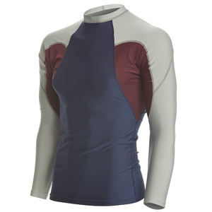 Camiseta de compresión de manga larga para paddleboard personalizada, de nailon y elastano, con protección UV, costuras planas y sublimación. - Product Image 3