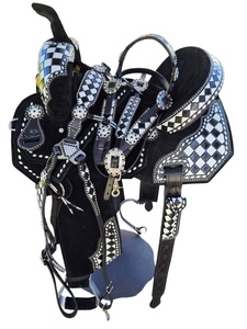 Selle de cheval Western pour barrel racing, motif damier noir et blanc premium, siège confortable, portable et durable. - Product Image 2