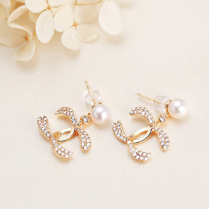 Pendientes Largos de Lujo Ligero, Estilo Retro, Diseño de Temperamento Dulce con Microincrustaciones de Circonita y Perla de Agua Dulce - Product Image 5