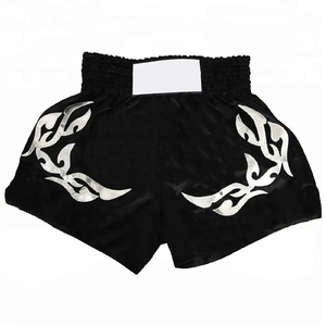 Shorts de Muay Thai personnalisés pour hommes, noir, broderie argentée, coupe large, MMA, Kickboxing, ajustement régulier, polyester extensible, vente en gros OEM - Product Image 2