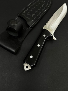 Cuchillo de Camping de Acero Inoxidable con Hoja Fija, Cuchillo de Caza con Mango de Micarta Negra y Funda de Cuero - Product Image 3