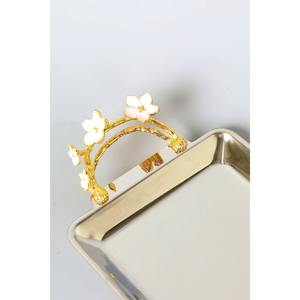 Plateaux à fruits de luxe en aluminium avec poignées à accents floraux – Pièces décoratives artisanales écologiques pour mariage, même vides - Product Image 5