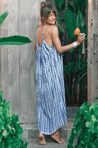 Robe maxi en coton tie-dye bleu et blanc pour femmes, style bohème, sans manches, décontractée, plage, vacances d'été - Product Image 3