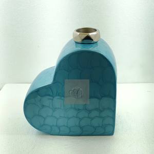 Urne funéraire en métal en forme de cœur pour cendres humaines taille adulte - Urne de crémation au design romantique en forme de cœur - Vase commémoratif en forme de cœur pour service funéraire - Product Image 2