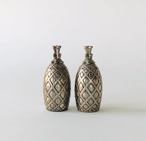 Juego de Salero y Pimentero Ecológicos con Diseño de Tapa Plateada, a Prueba de Fugas, con Botellas de Vidrio y Soporte Metálico - Product Image 3