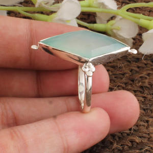 แหวนเงินแท้ 925 ประดับพลอยอะควาแคลซิโดนีสีฟ้าอ่อน แบบฝังขอบ แหวนขายส่งจากผู้ผลิตเครื่องประดับอินเดีย - Product Image 5