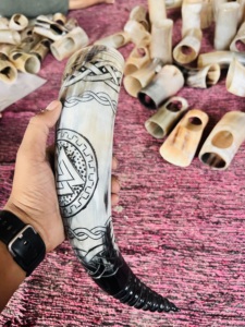 ขาตั้งแก้วน้ำวีกิ้งคุณภาพพรีเมียม เป็นมิตรกับสิ่งแวดล้อม ทำจากเขาควายธรรมชาติขัดเงา เหมาะสำหรับใส่เบียร์ ไวน์ ของขวัญ ตกแต่งบ้าน ลายธีมสัตว์ - Product Image 3