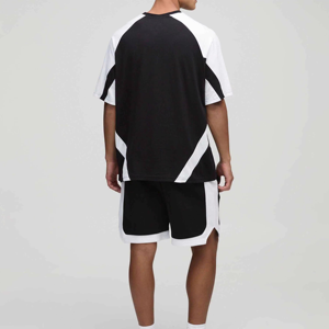 Ensemble décontracté d'été pour homme : T-shirt noir à col rond avec poche et short à carreaux verts en coton respirant tricoté - Product Image 4