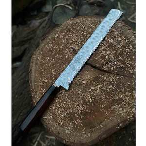 Cuchillo para Pan de Cobre Forjado a Mano con Hoja Dentada con Patrón de Gota de Lluvia y Mango de Resina de Palisandro - Product Image 5