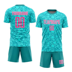 Tenues de football unisexes personnalisées 100% polyester respirant, design uni avec logo d'équipe sur les maillots et les shorts, vêtements de football de haute qualité - Product Image 1
