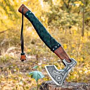 Hacha de Bushcraft Forjada a Mano de Alta Calidad, Cabeza de Acero al Carbono, Hacha Vikinga con Madera de Fresno, Regalo Perfecto para Padres y Padrinos de Boda - Product Image 2