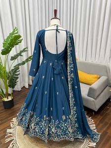 Vente flash : Ensemble Anarkali traditionnel avec pantalon palazzo pour mariage, réception et célébrations, disponible à prix avantageux - Product Image 5