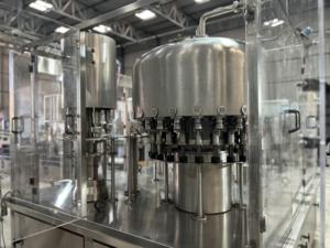 Línea de Llenado y Embotellado de Agua Mineral PET de 200 ml Totalmente Automática con Motor Eléctrico Controlado por PLC de Alta Velocidad y 1 Año de Garantía - Product Image 3