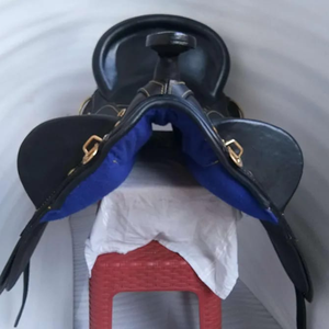 Selle de cheval western robuste noire de type australien pour l'équitation, l'entraînement en ranch, les sentiers, l'extérieur et l'équitation professionnelle - Product Image 2