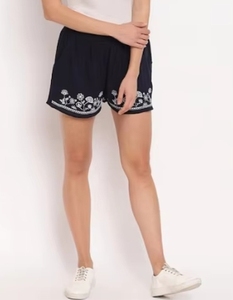 Shorts en coton tricoté noir pour femme, taille mi-haute élastique avec cordon de serrage, coupe ample décontractée, motif floral, style jupe-short - Product Image 1