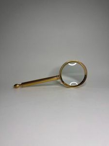 Atractiva lupa de madera adecuada para estudiantes, coleccionistas, profesores y exhibición en bibliotecas domésticas. - Product Image 1