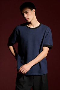 T-shirt en jersey de coton épais écologique, coupe oversize, col rond, manches contrastées, streetwear pour homme avec motif et logo personnalisé - Product Image 4