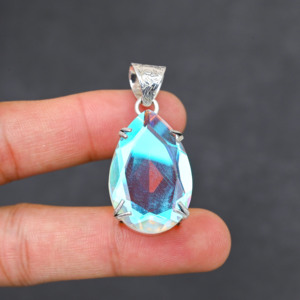 Colgante de Plata de Ley 925 con Topacio Místico Creado en Laboratorio, de Alta Calidad, Diseño de 1.80 Pulgadas, para Mujer, Venta al Por Mayor - Product Image 1