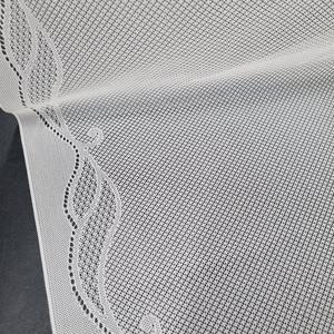 Tissu en dentelle extensible à bord festonné 34 cm, bande en maille légère en nylon et élasthanne tricotée chaîne pour lingerie de mariage et panneaux de soutien-gorge - Product Image 1