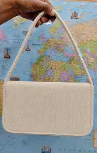 Sac à main rectangulaire brodé à la main en perles de verre noires, lavable, avec base textile en polyester brodé - Product Image 3