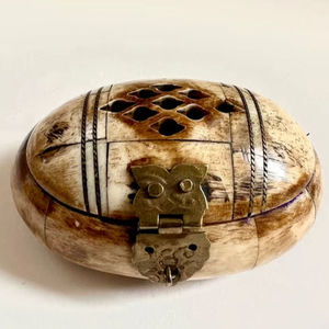 Boîte décorative hexagonale en os sculptée à la main, de qualité supérieure, pour bijoux, cadeau, nouveauté créative, décoration d'intérieur - Product Image 3