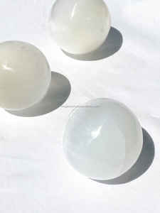 Esferas de Cristal Feng Shui Talladas en Blanco de Alta Calidad al por Mayor, Piedras Preciosas de Selenita y Ágata Naturales Pulimentadas para Sanación - Product Image 5